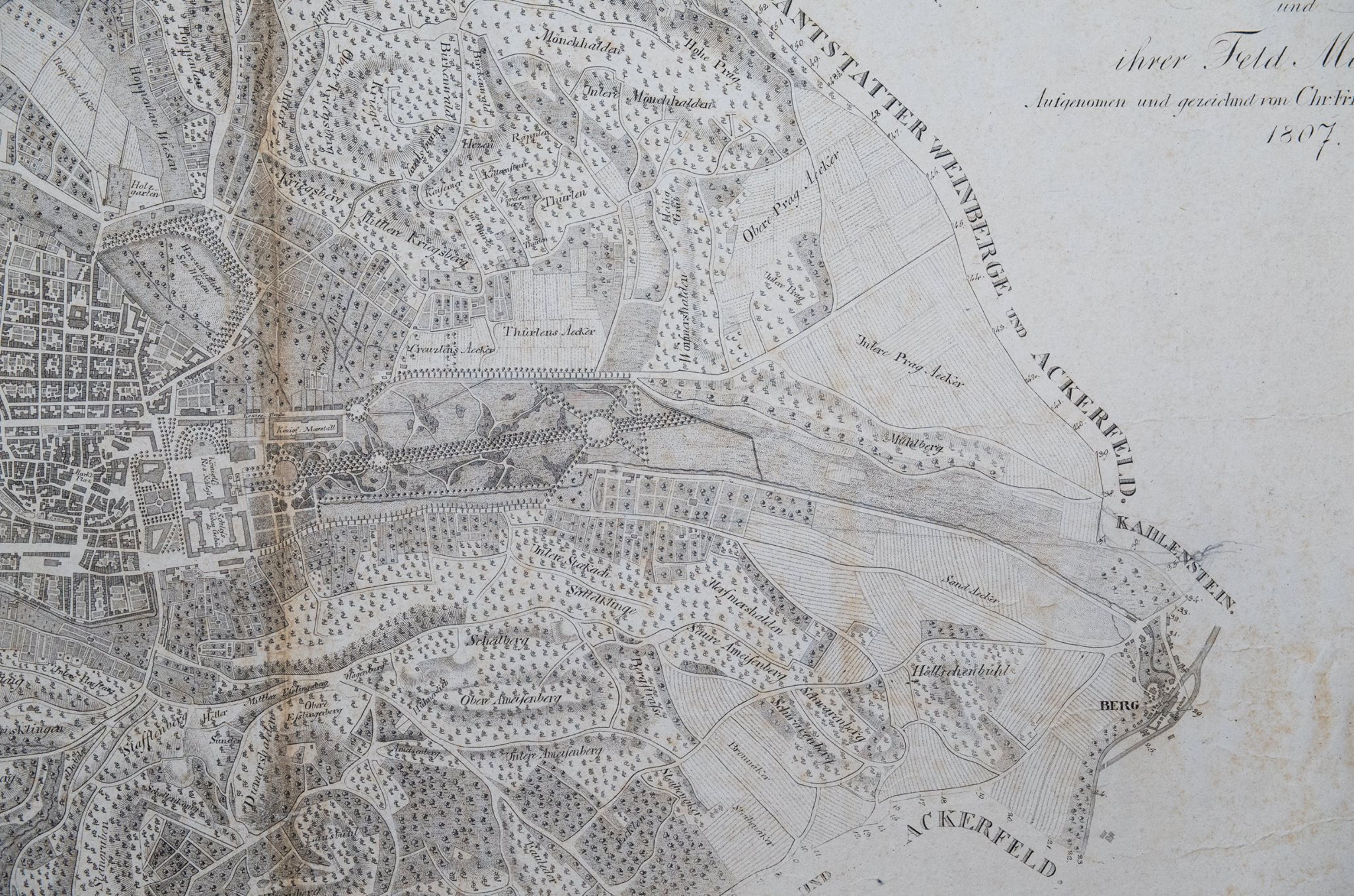 Stadtplan 1807: noch reichen Wiesen bis zum Kahlenstein und Neckar