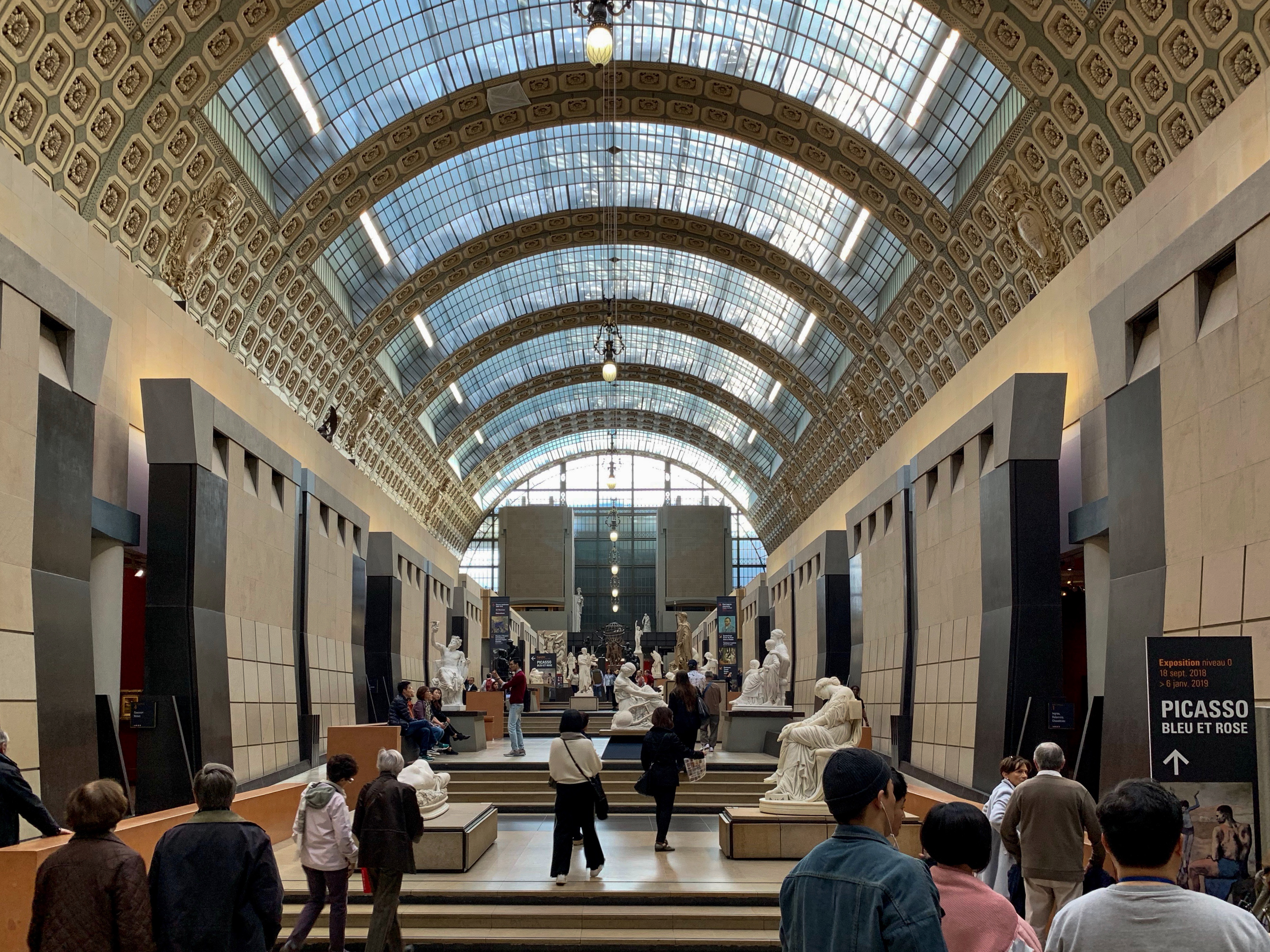 Musée d'Orsay innen und von unten