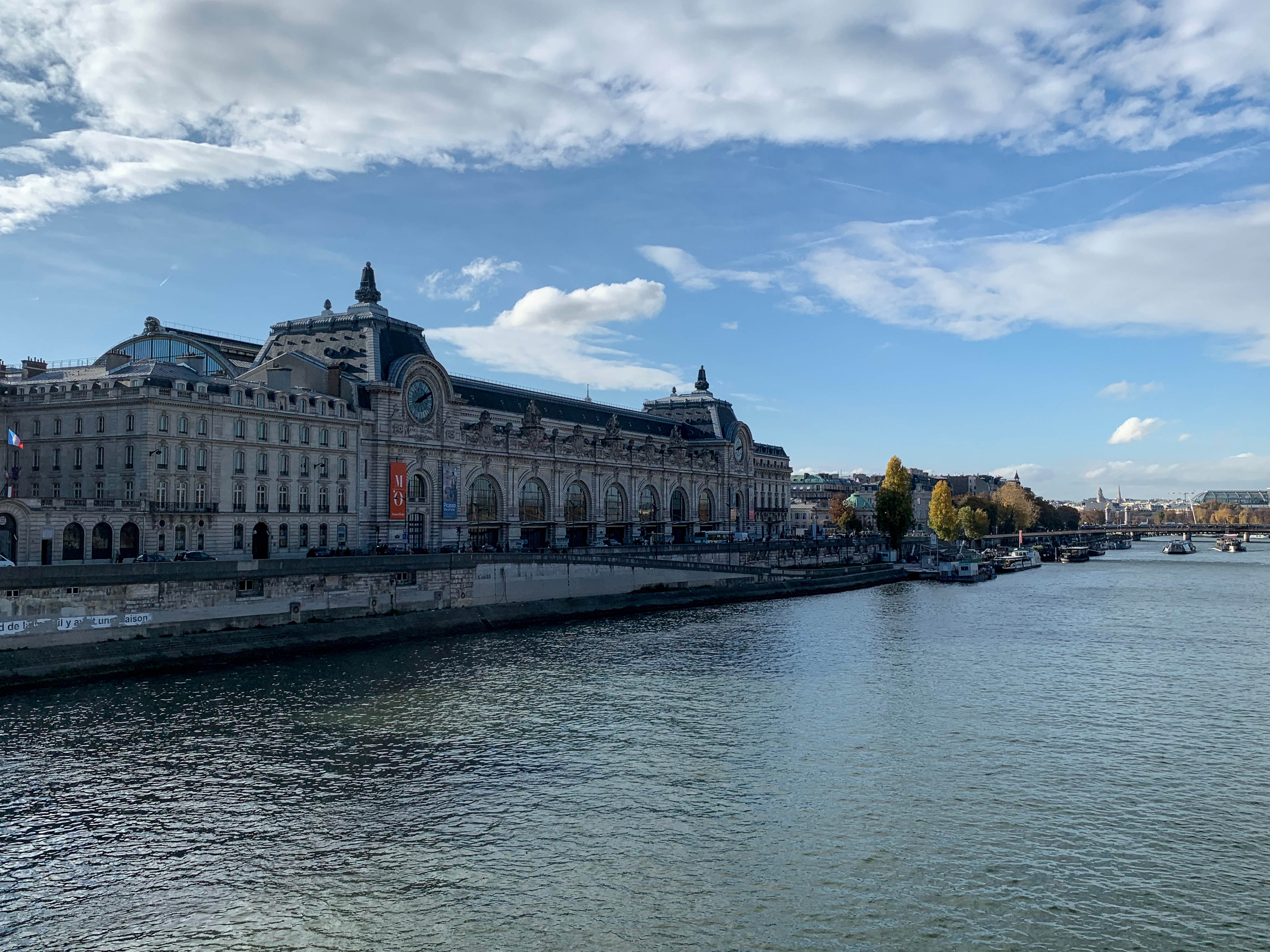 Musée d'Orsay von der Seine-Brücke