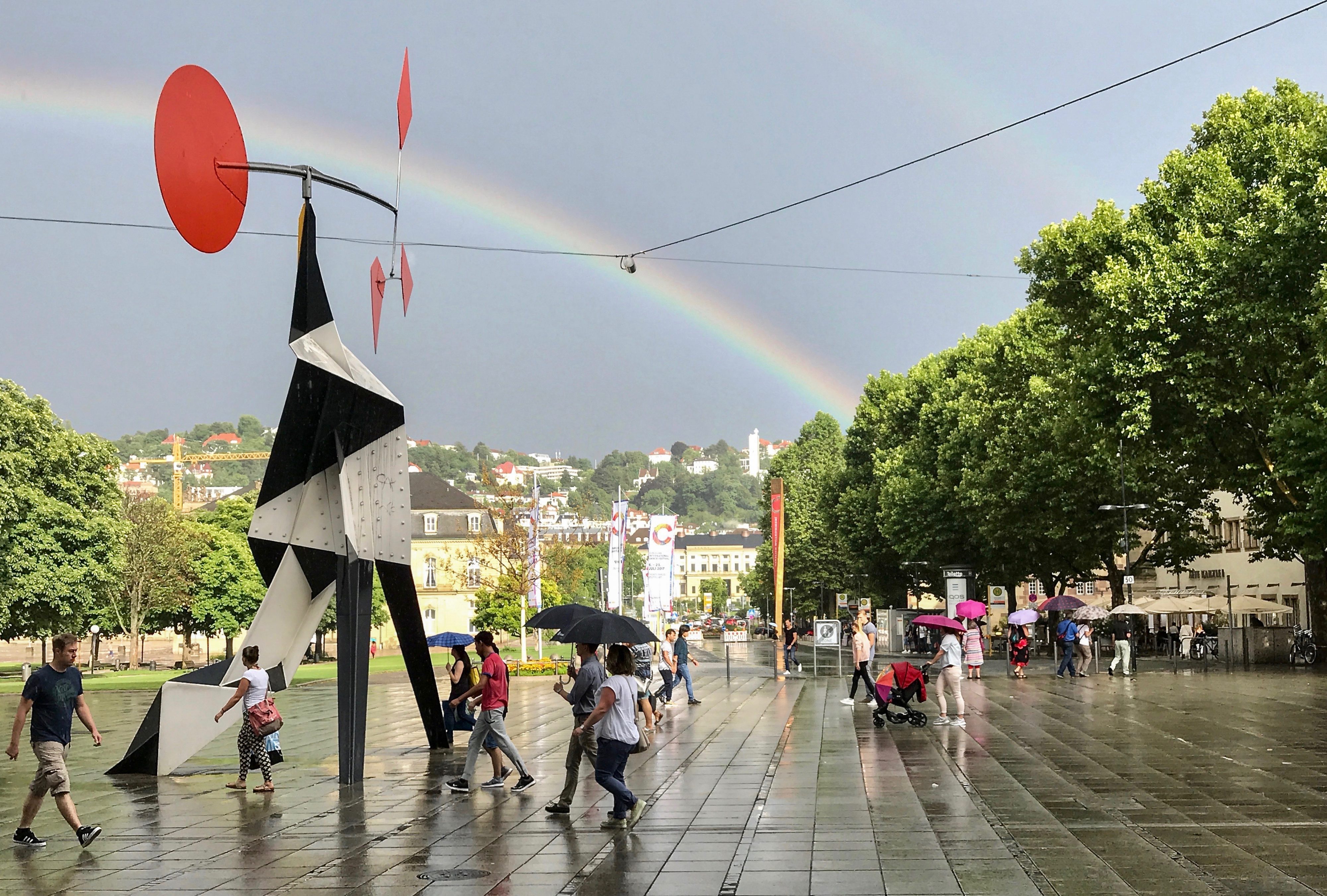 Calders Mobile mit Regenbogen