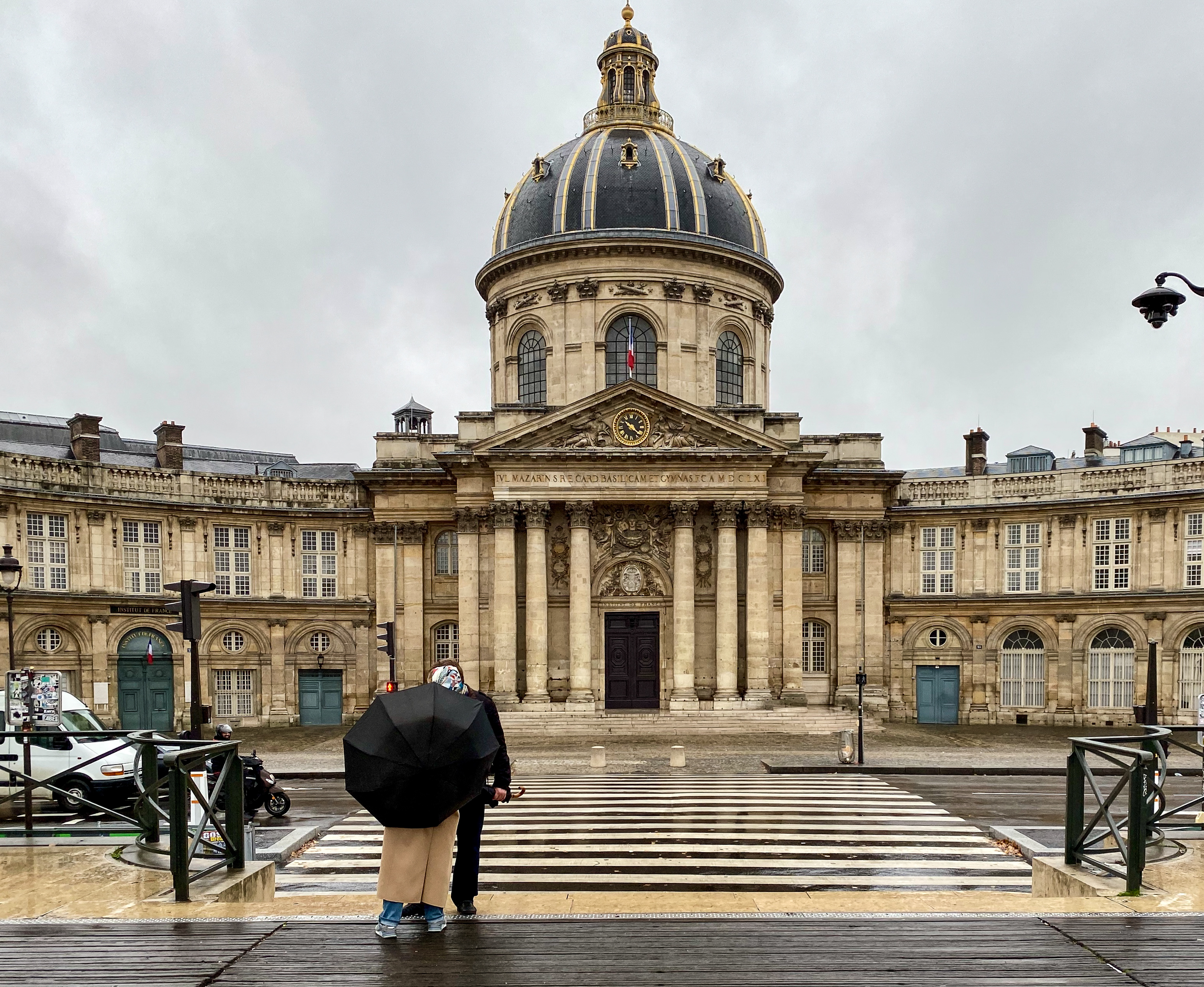 Paris im Dauerregen 2019 – Einvernehmen im Regen