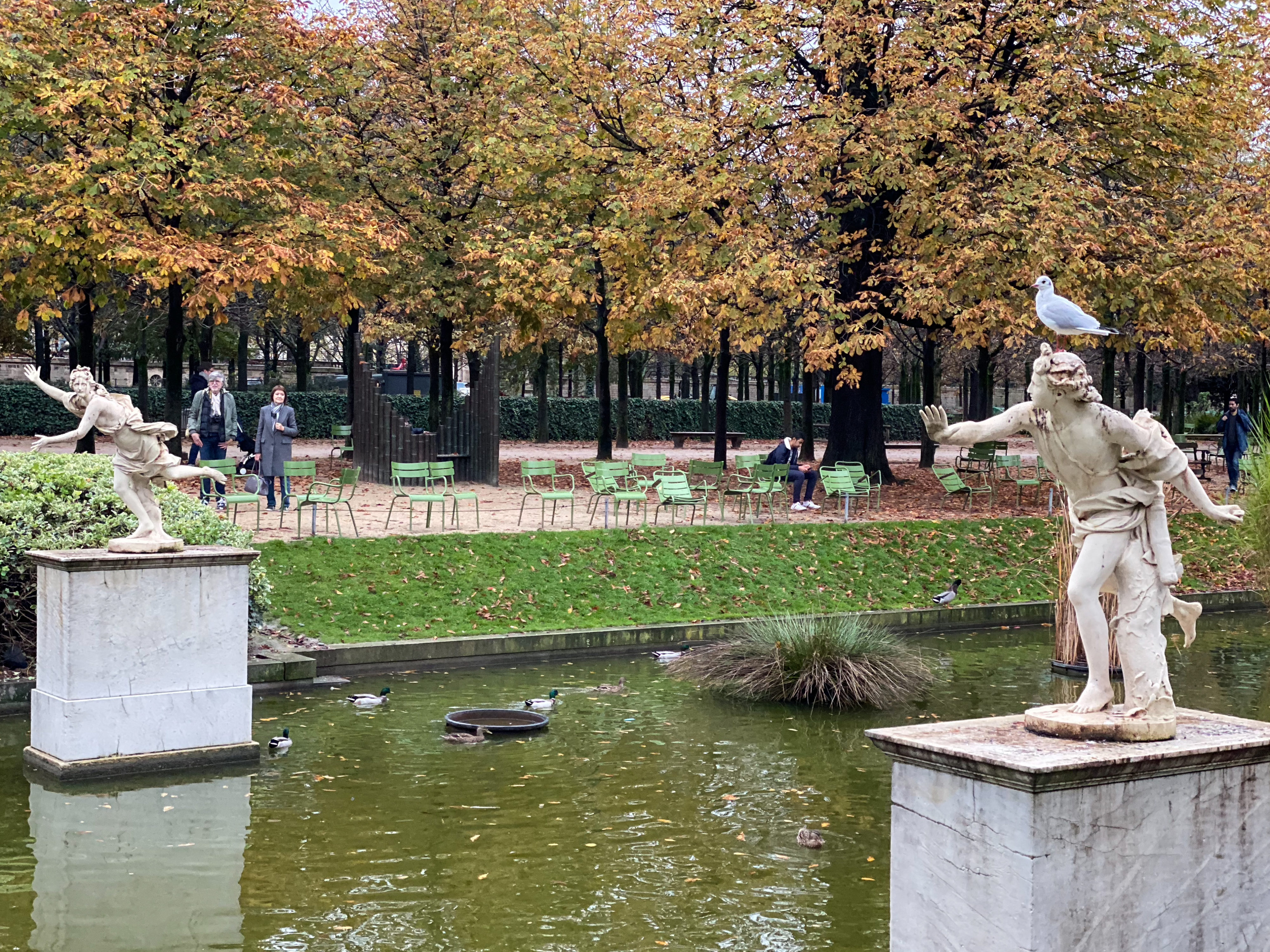 Paris im Dauerregen 2019 – Jardin des Tuileries mit Apoll und Daphne