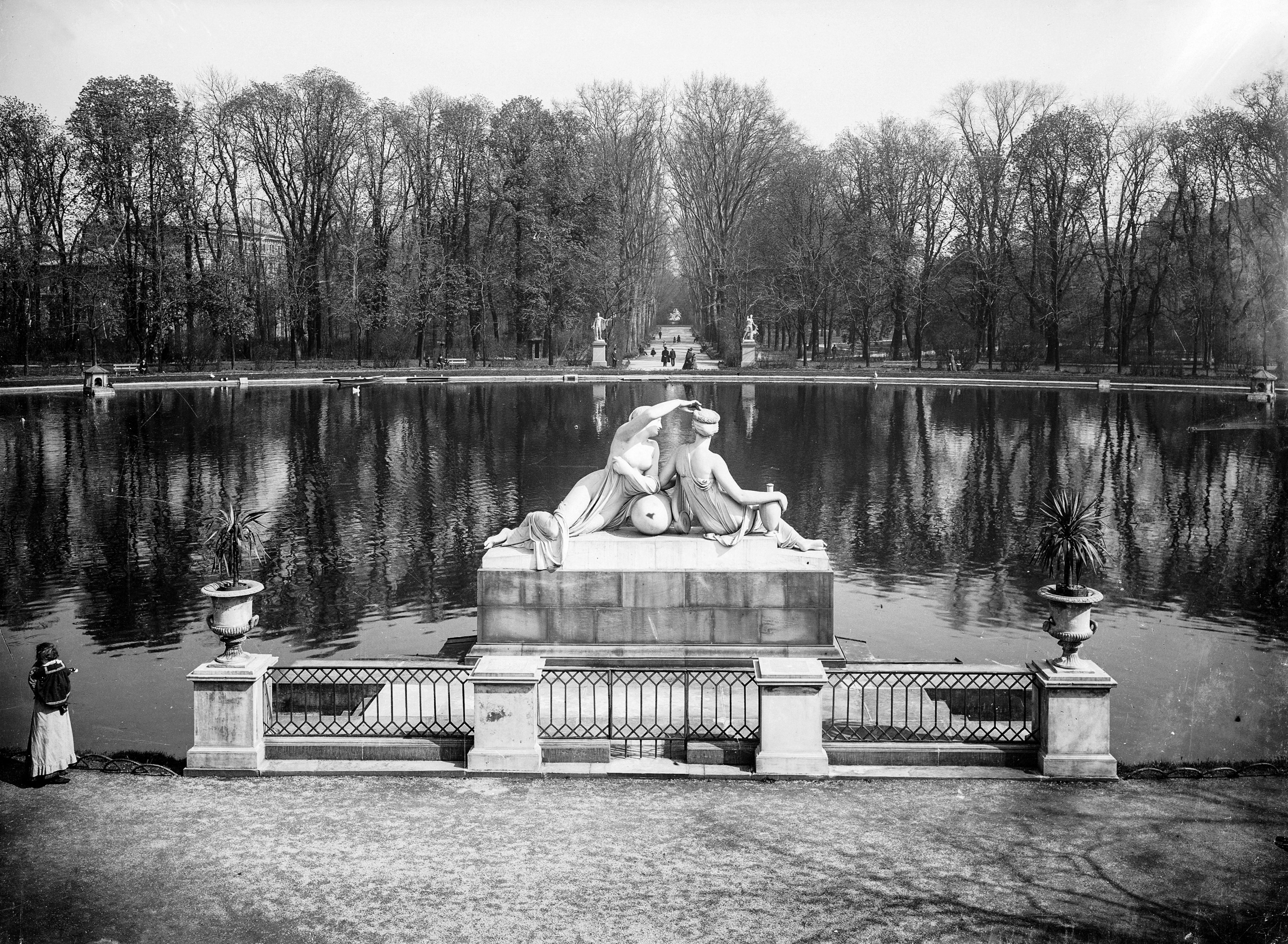 Dannecker: Sappho, Ariadne, Nymphengruppe – Wasser- und Wiesennymphe im Schlossgarten 1905