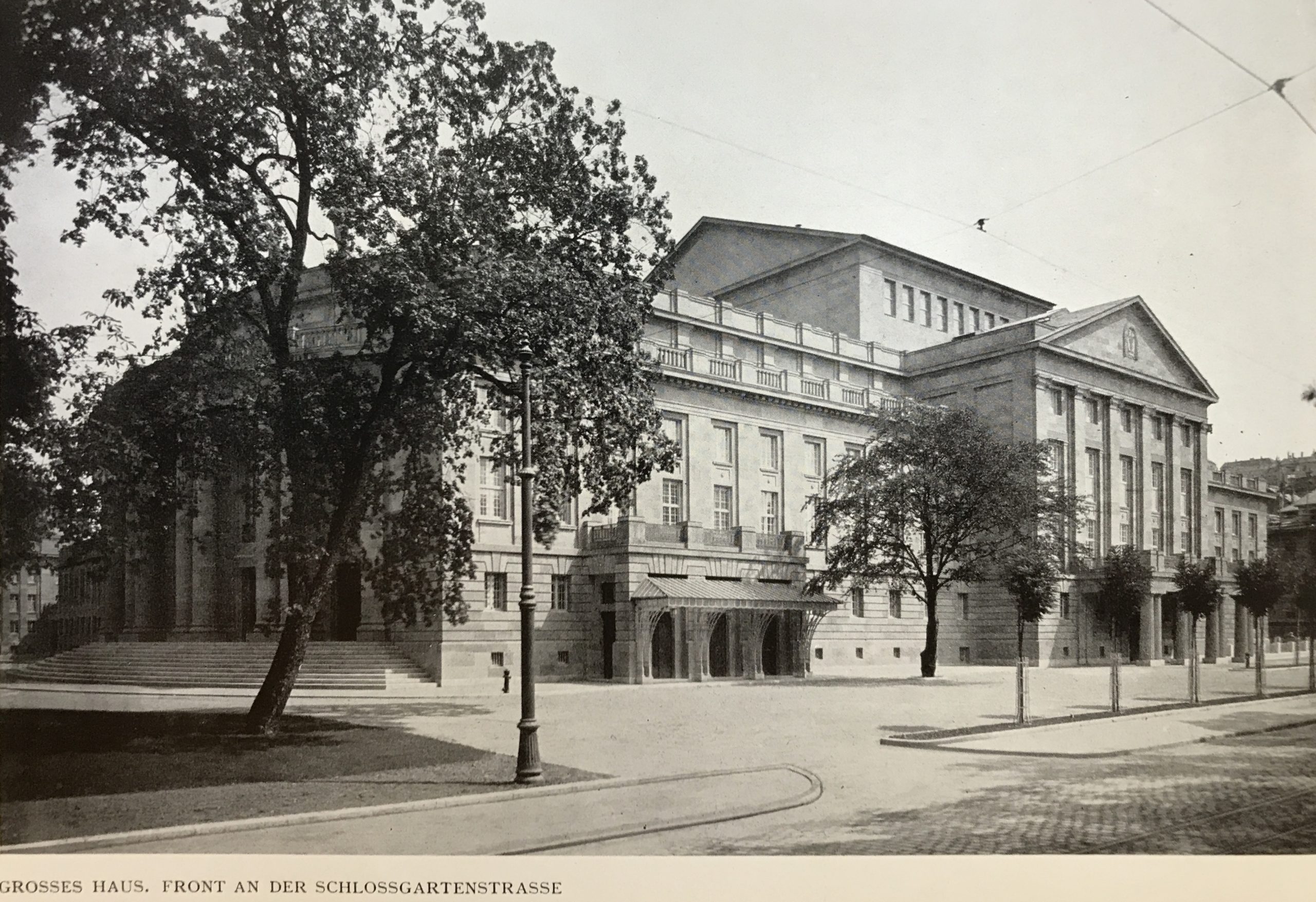 Seitenfront Opernhaus mit Königseingang 1912