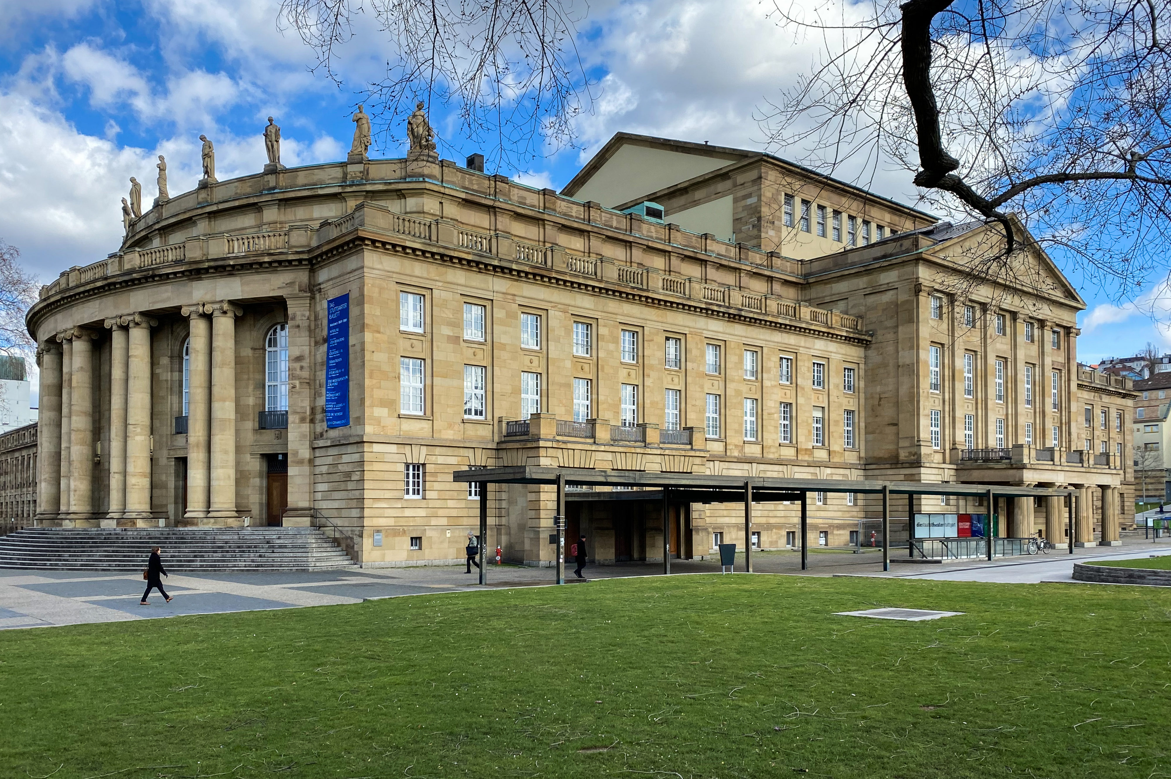 Seitenfront Opernhaus unversehrt seit 1912