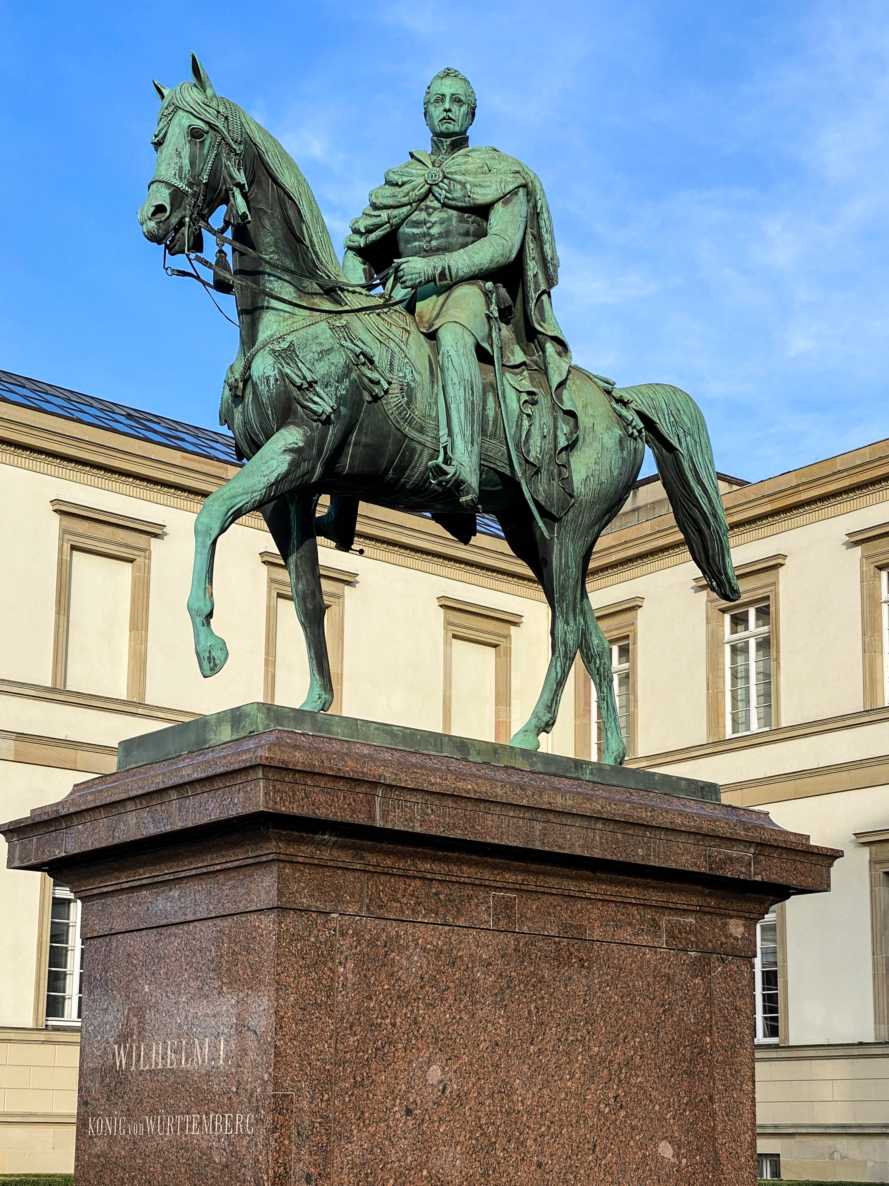 Reiterdenkmal Wilhelms von Ludwig Hofer vor Alter Staatsgalerie in Stuttgart