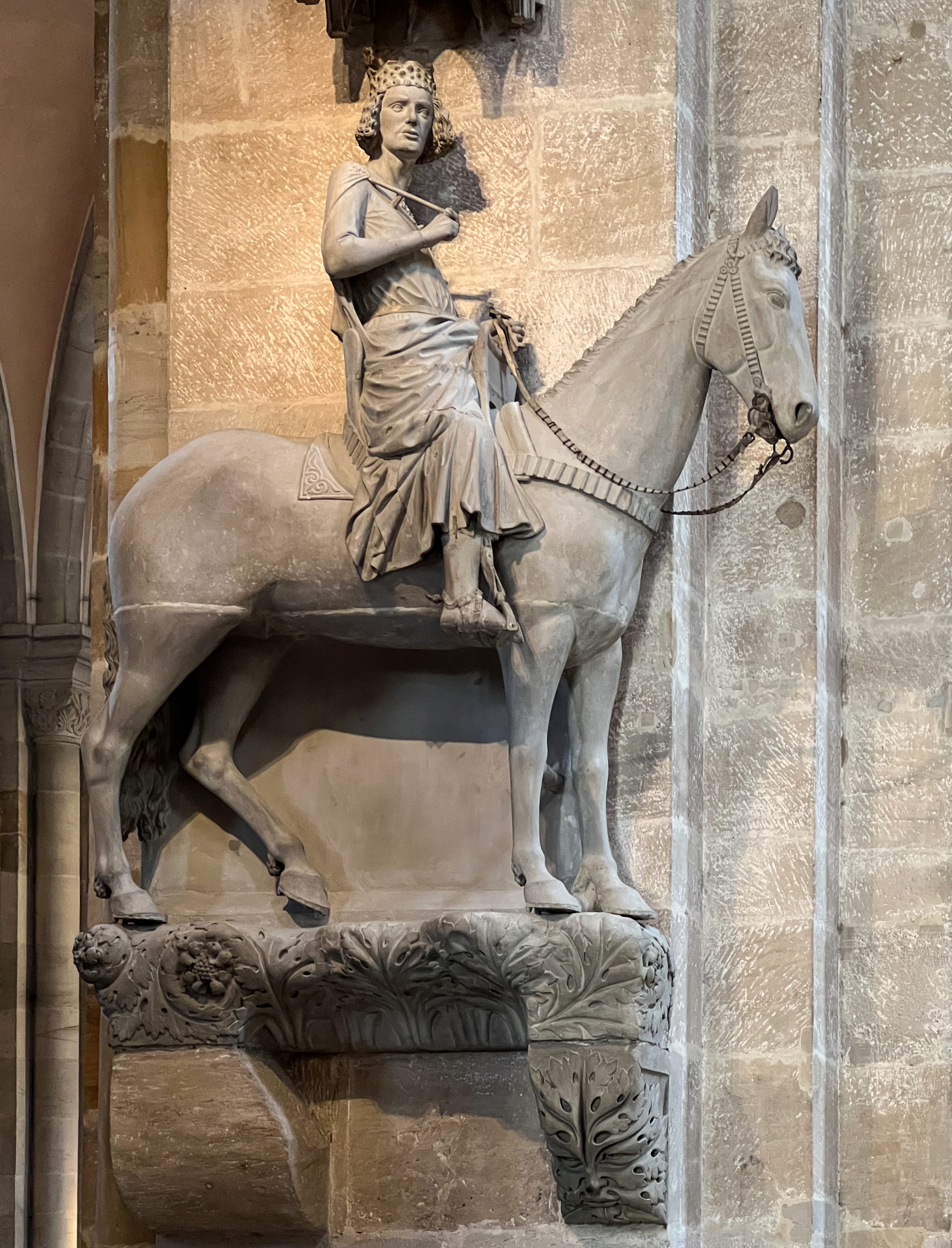 Bamberger Reiter, eine königliche Gestalt um 1230: Schwierigkeiten bei der Identifizierung
