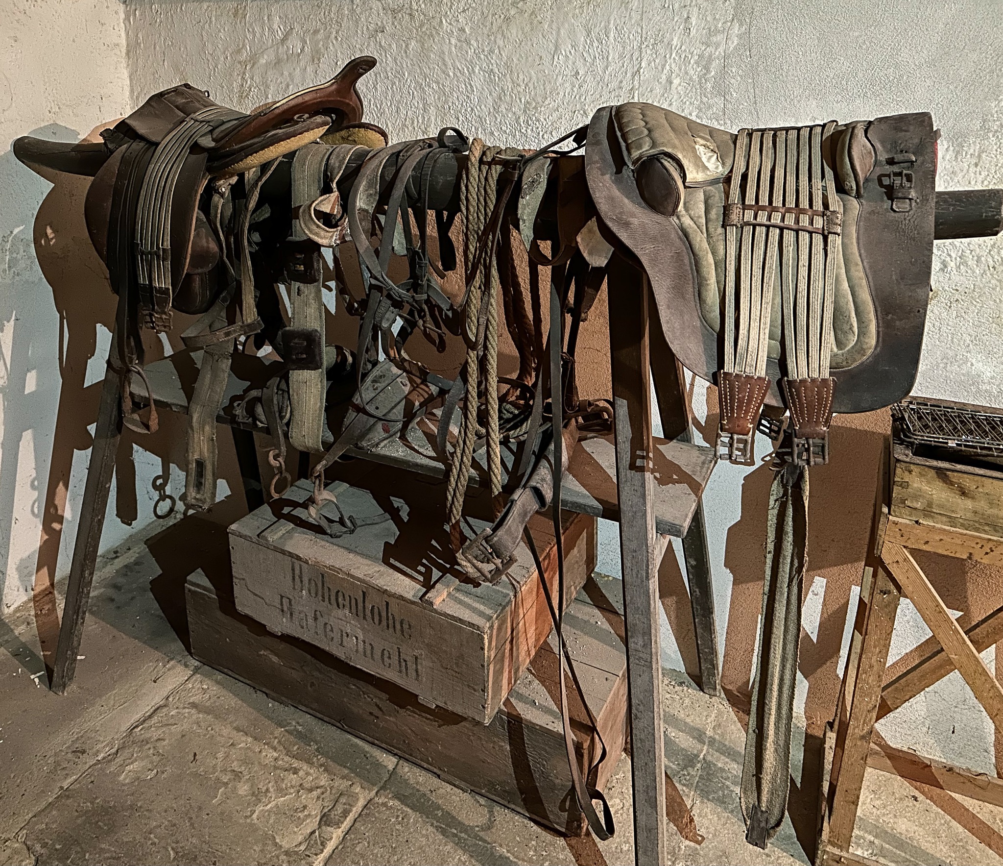 Schloss Fachsenfeld XVIII – das Russenzimmer, Sattelbock des 19. Jh.