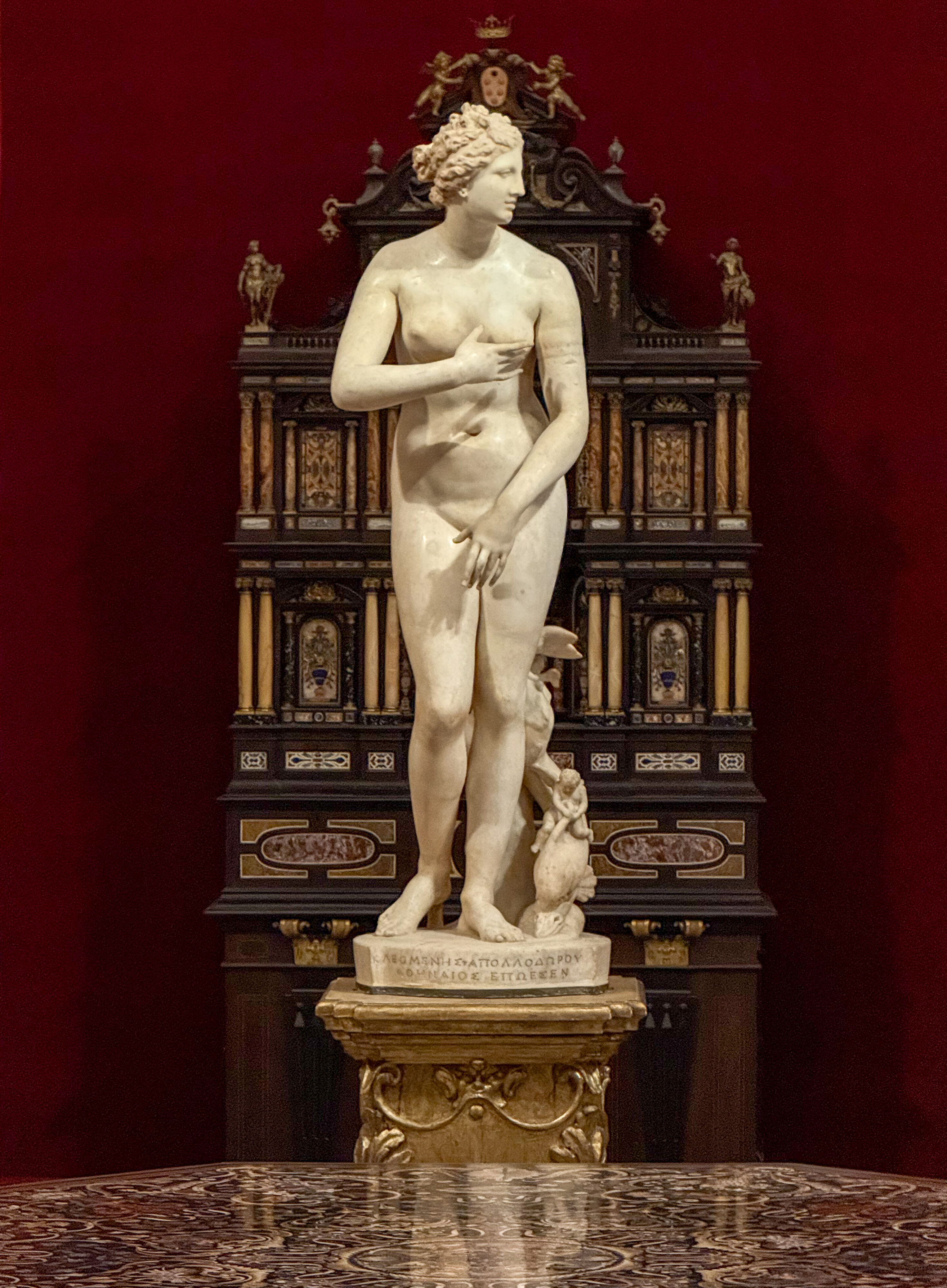 Venus Medici, hellenistische Umbildung der Aphrodite von Knidos des Praxiteles, um 350/40 v. Chr.