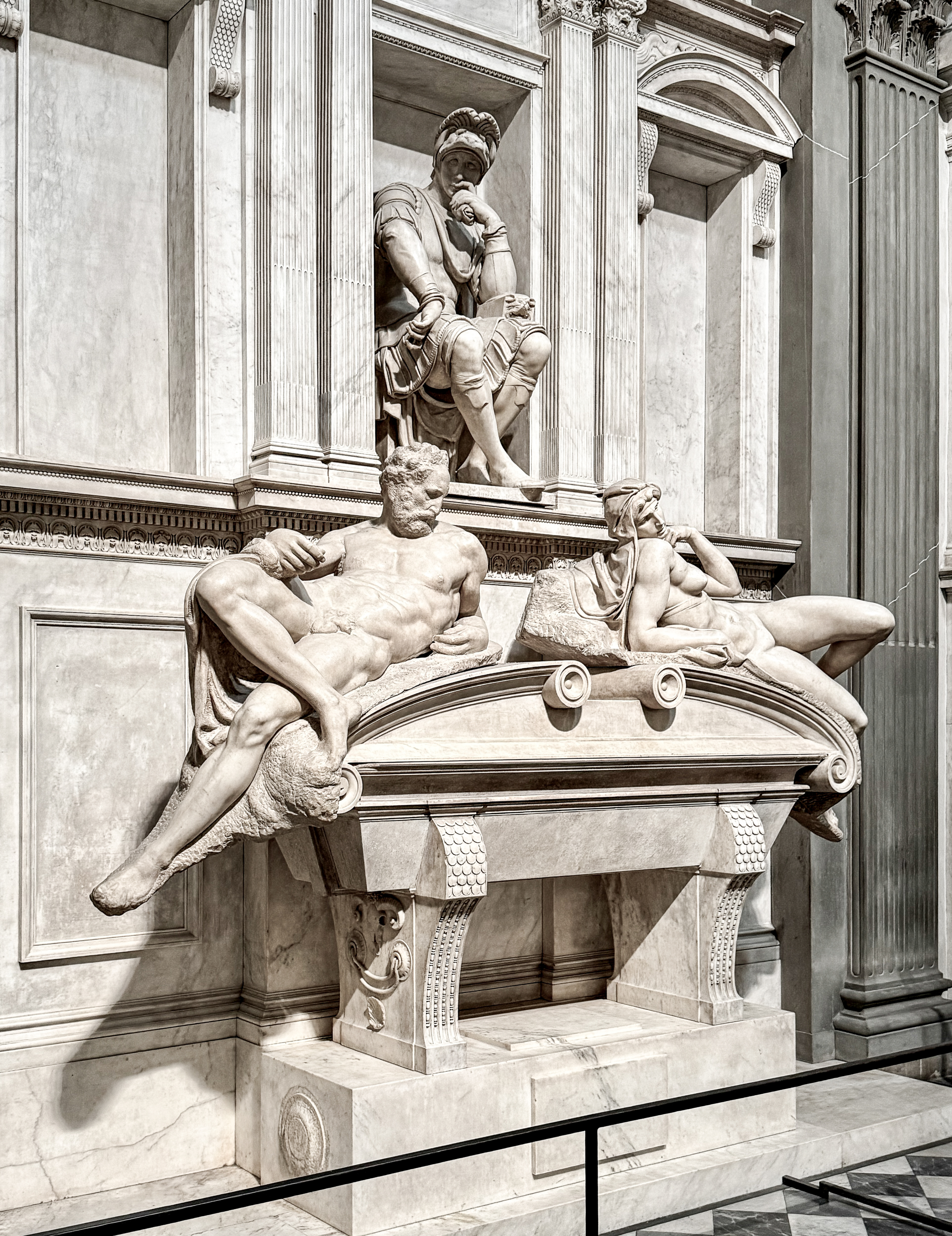 Florenz, Michelangelo, Neue Sakristei: Morgenröte, Schrägansicht