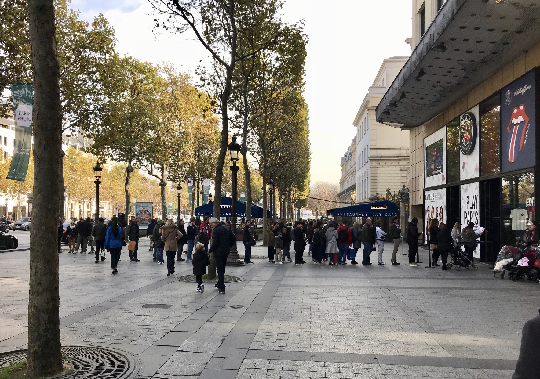 Wie zuvor: Beispiel Champs Elysée für Bürgersteiggestaltung