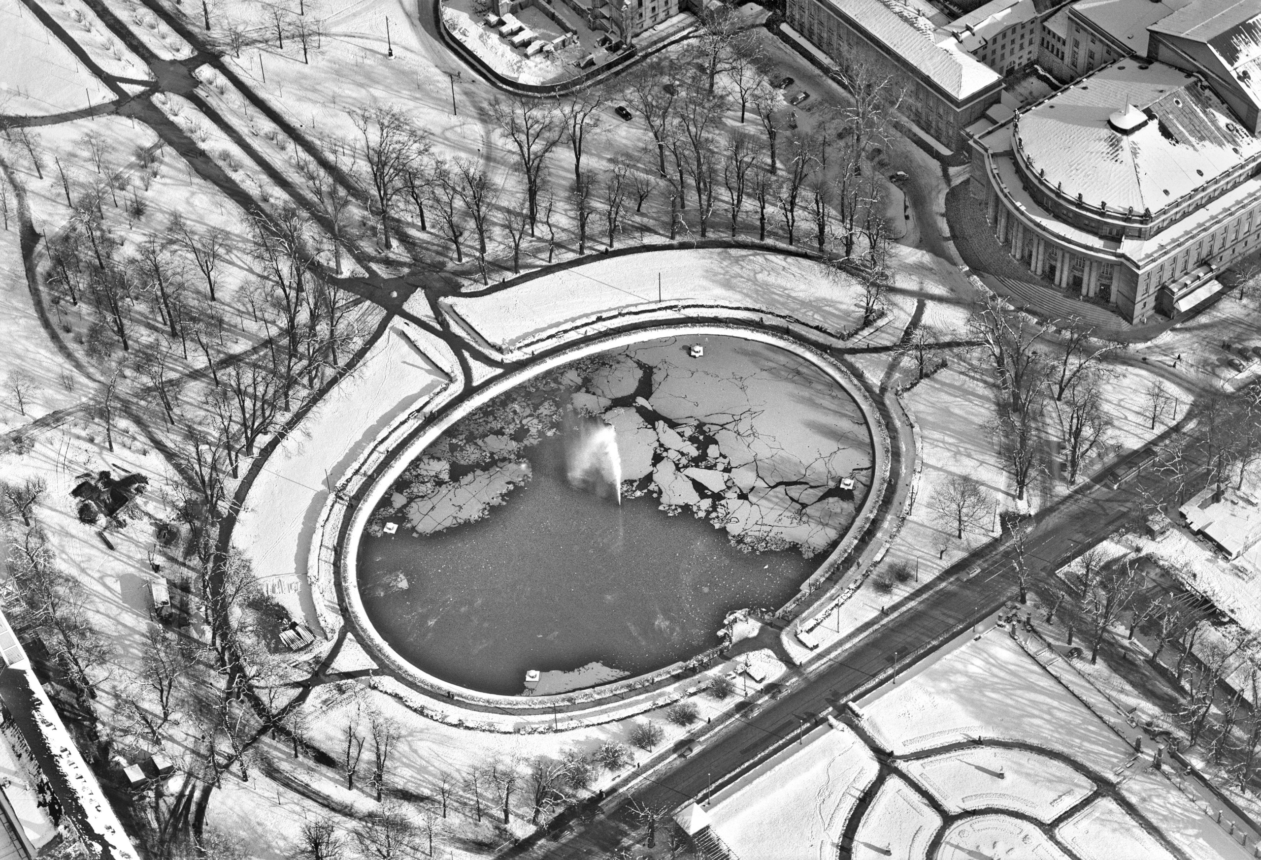 Eine neue Oper für Stuttgart: Ovalsee, 1958